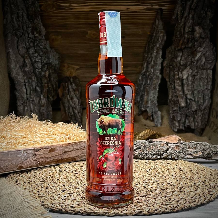 Вишневый ликер "Zubrowka" — фото 1