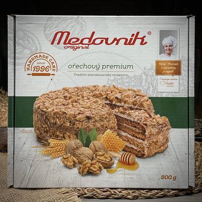 Torta al miele Medovik alle noci