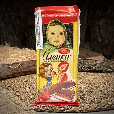 Шоколад с клубникой “Аленка”