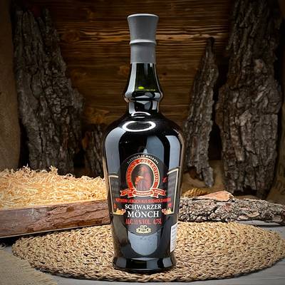Вино красное полусладкое "Schwarzer Monch"