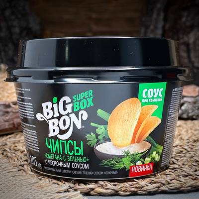 Чипсы со вкусом сметаны с зеленью с чесночным соусом "Big Bon"