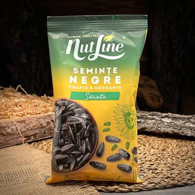 Жареные чёрные семечки с солью "NutLine"
