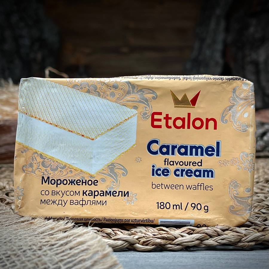 Мороженое со вкусом карамели с вафлями "Etalon" — фото 1